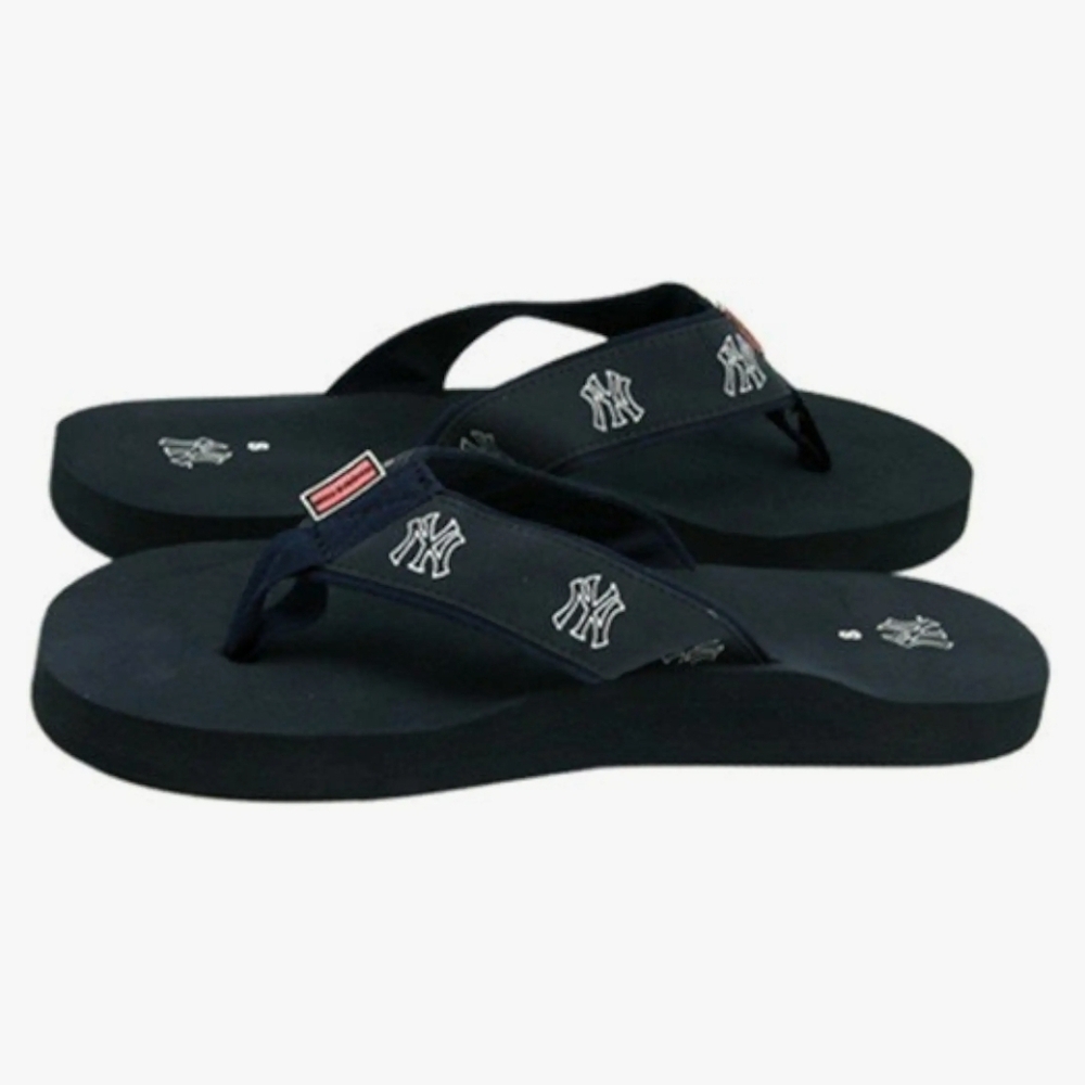 Vineyard Vines Yankees Navy Flip Flops with Logo, 9